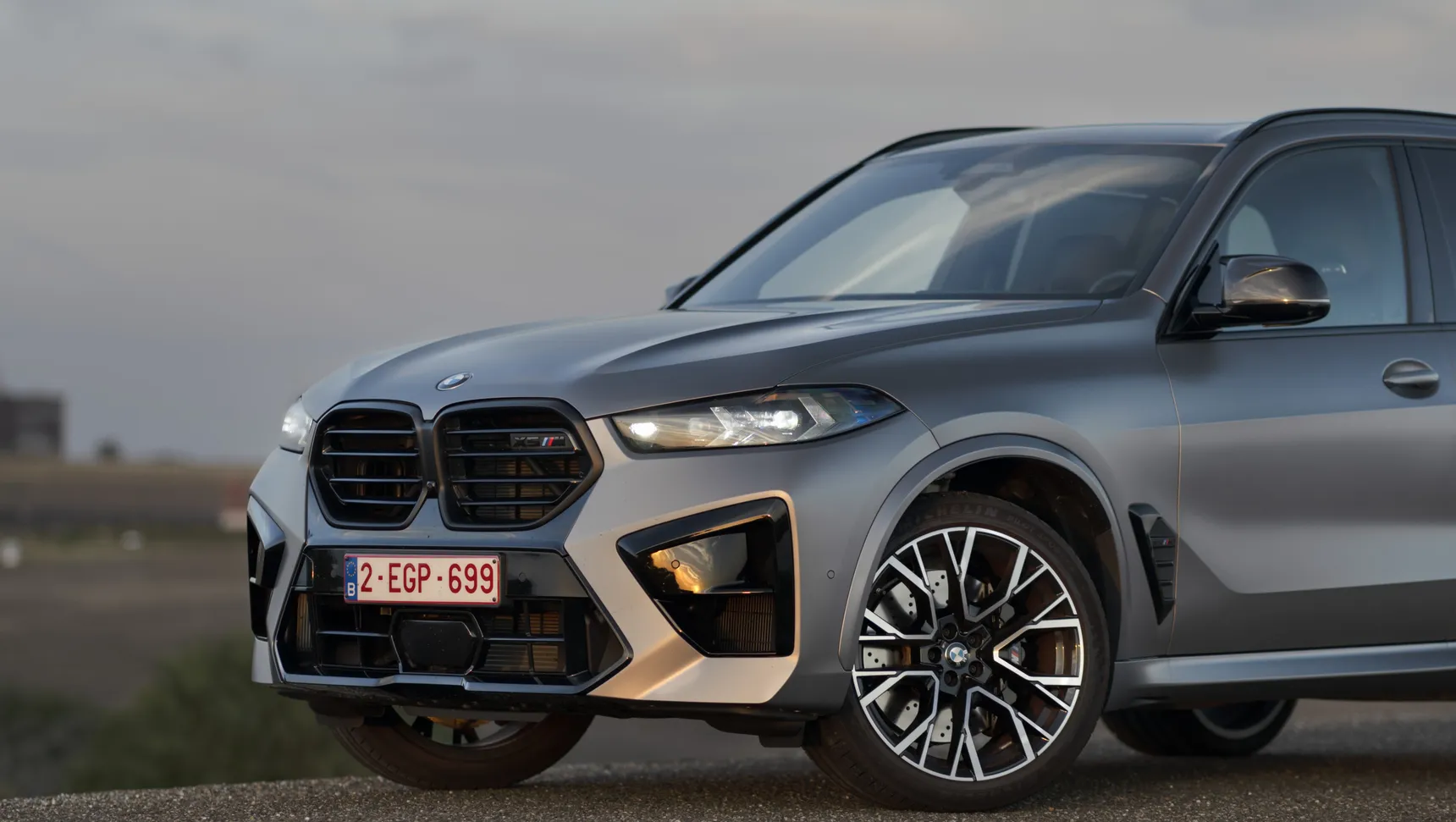 2025 BMW X5 M iphone background side wheel