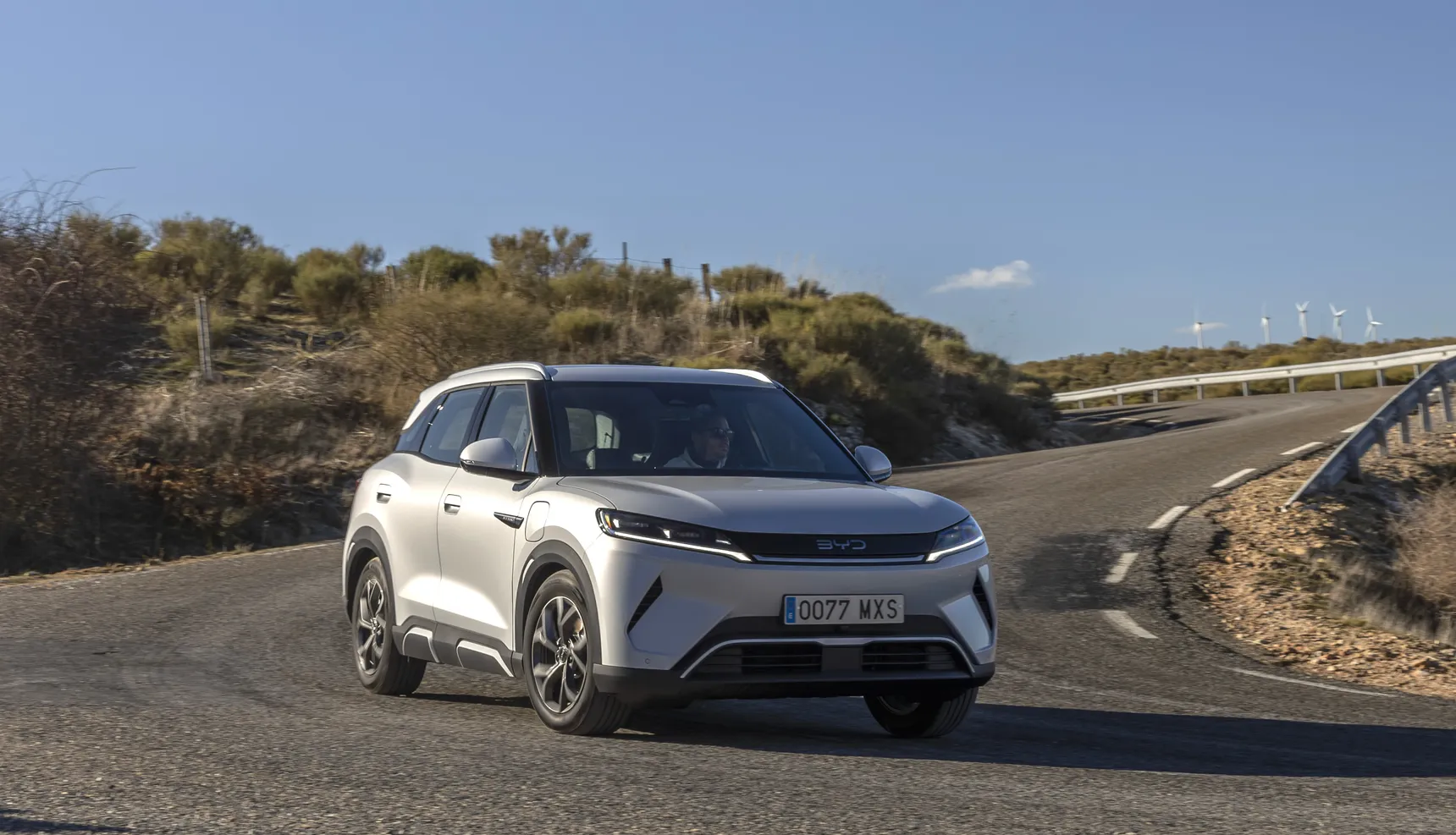 2025_BYD_Atto_2_Skiing_white