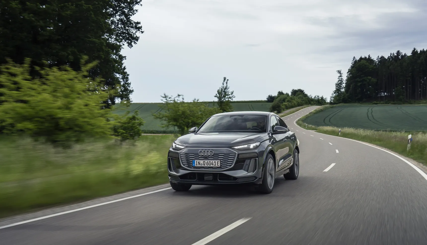 Audi/2024 Q6 Sportback e-tron/DaytonaGray