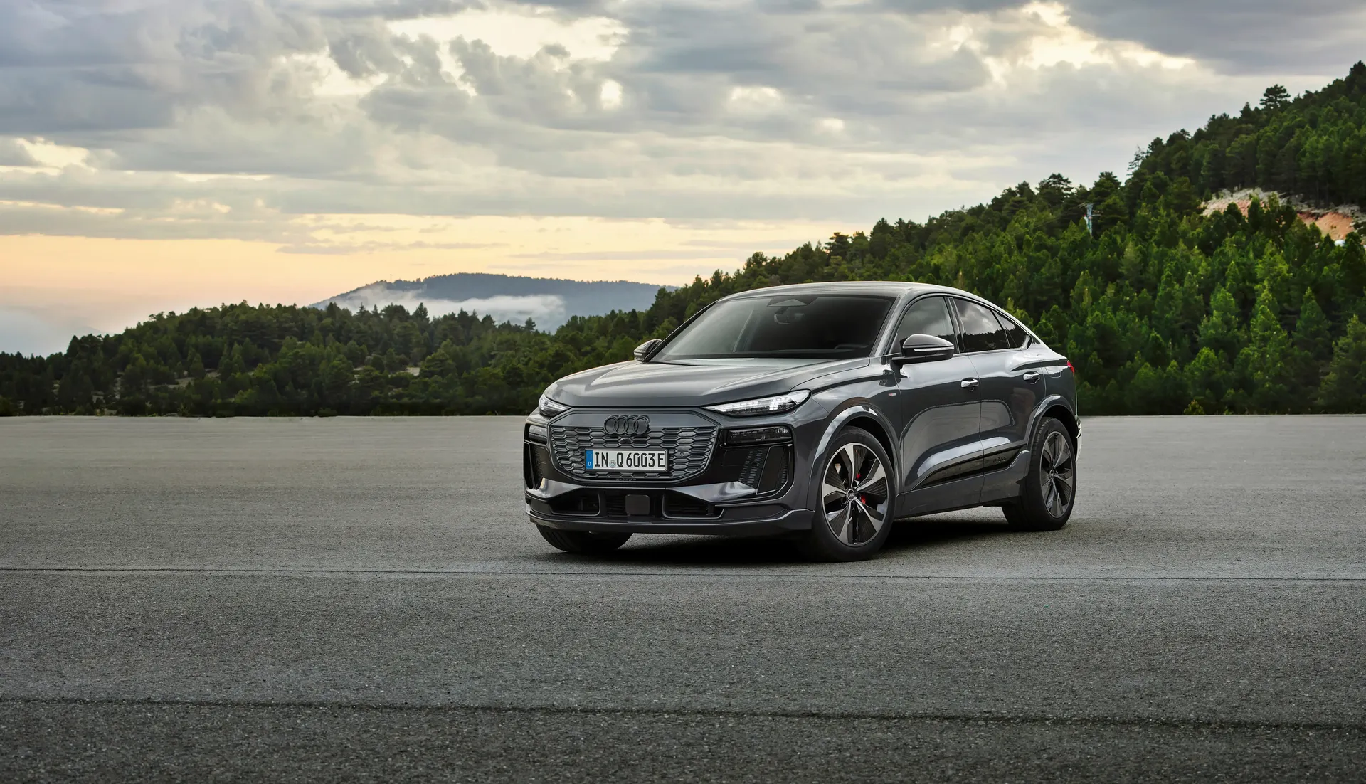 Audi/2024 Q6 Sportback e-tron/magnet-grey