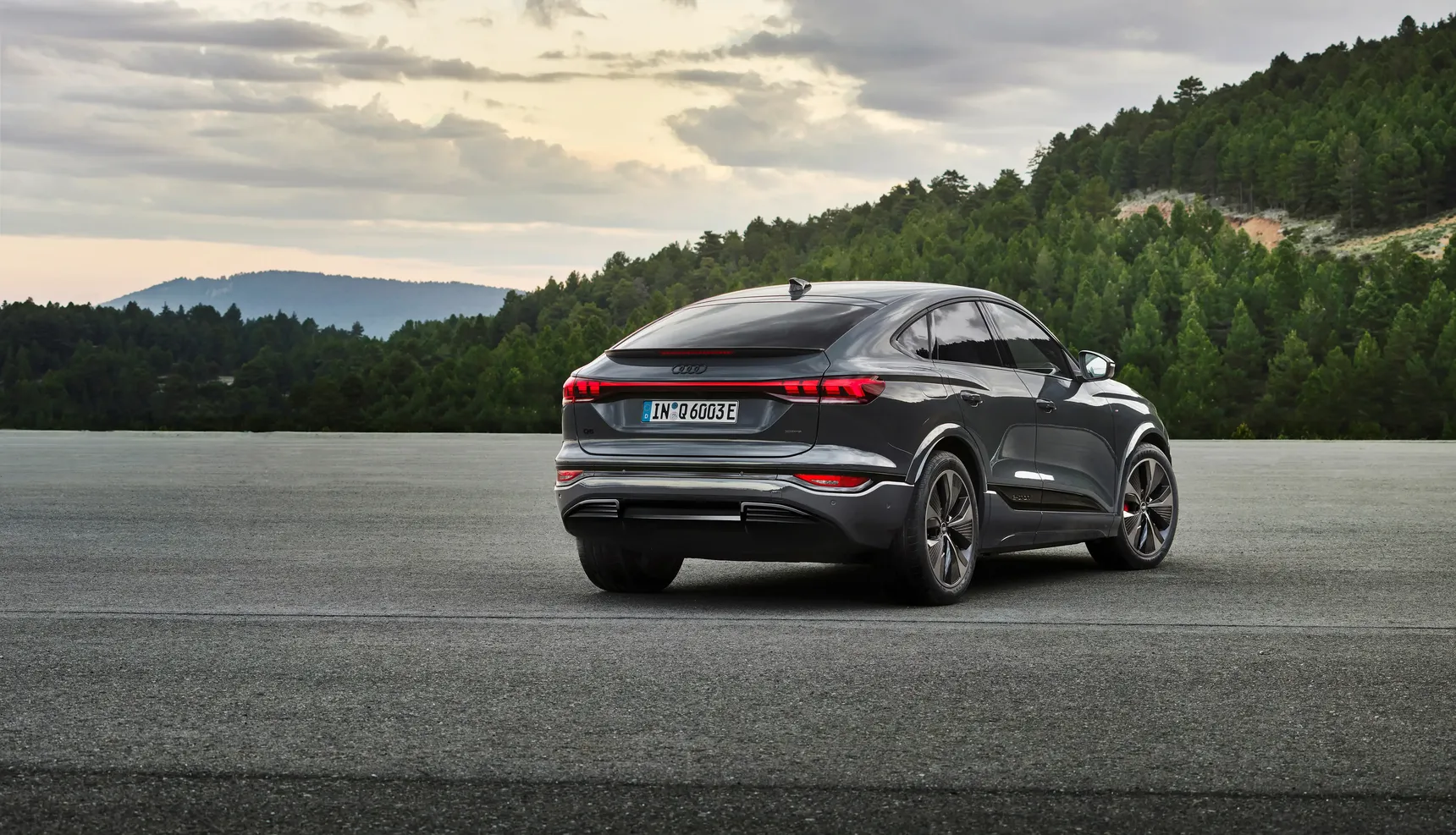 Audi/2024 Q6 Sportback e-tron/magnet-grey