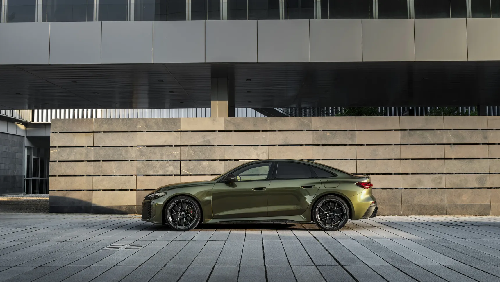 2026-Audi-RS5-Avant-Saloon-High-Performance-Hybrid-Wallpaper-HD