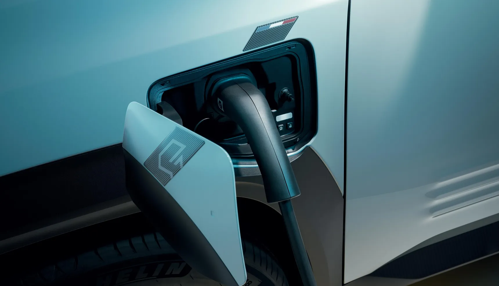 2024_Renault4_E-Tech_Electric_HD_ChargingPort_ChargingCable