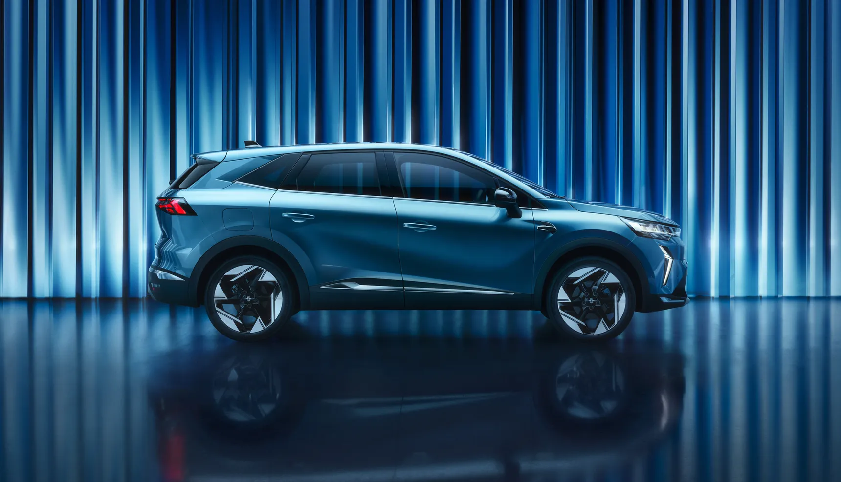 Renault Symbioz E-Tech full hybrid Iconic Mercury Blue Exterior HD Sideview