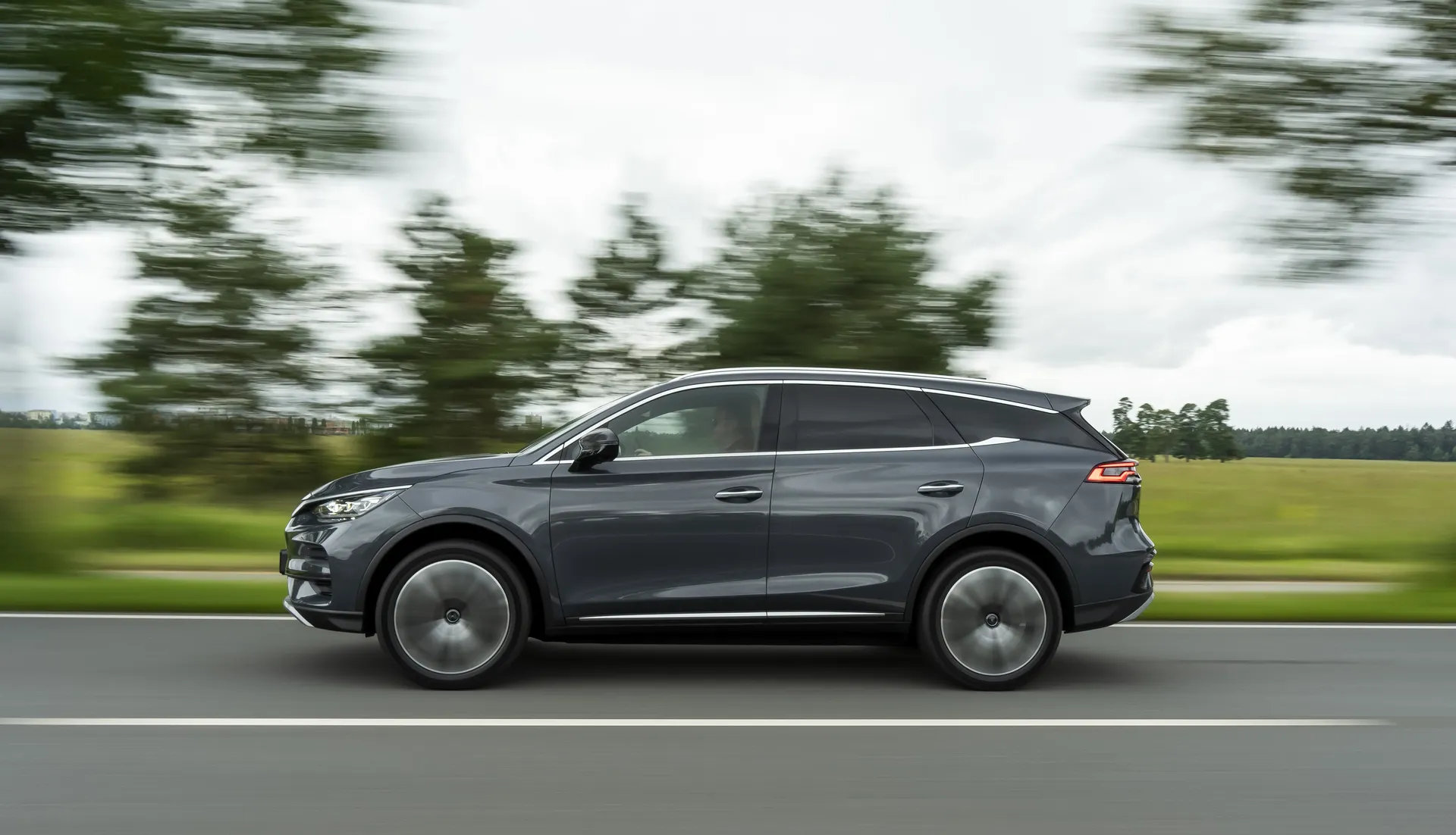 2024_BYD_TANG_LHD_Lifestyle_HD