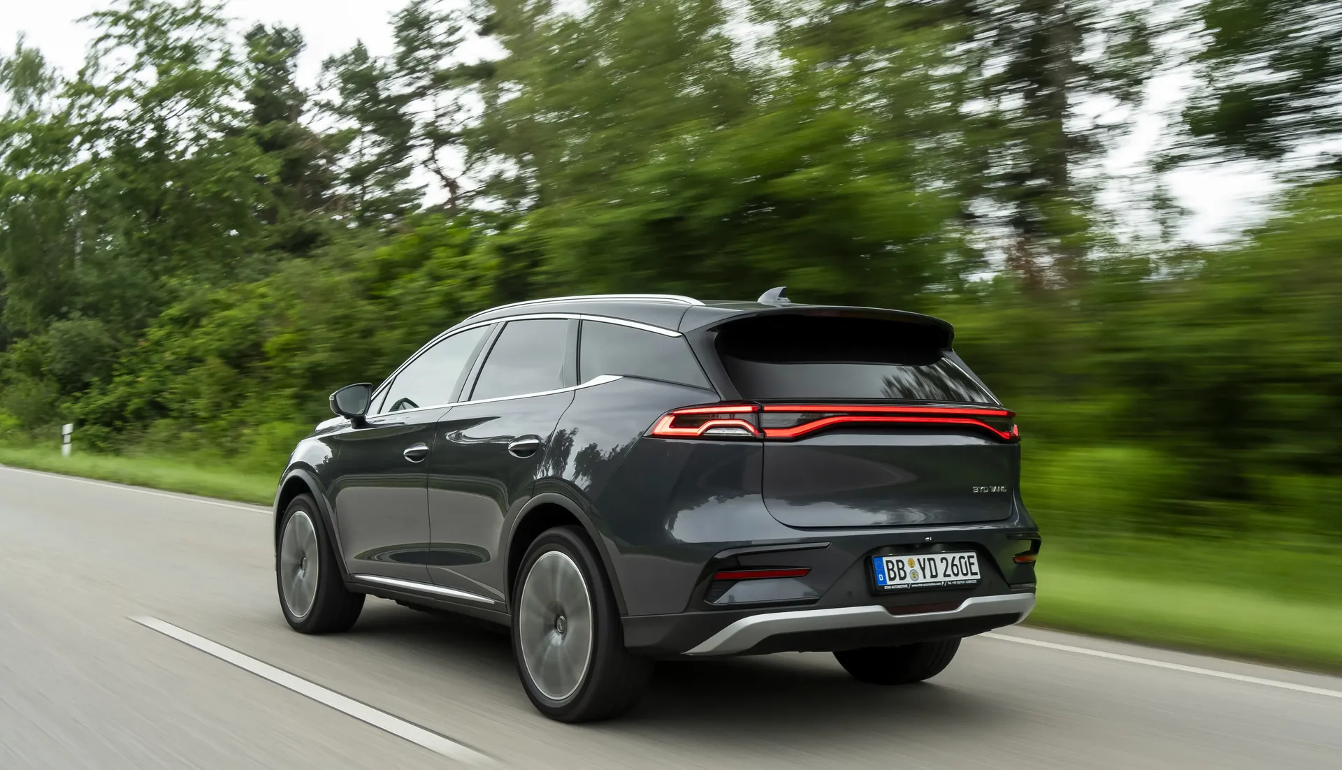 2024_BYD_TANG_LHD_Lifestyle_HD