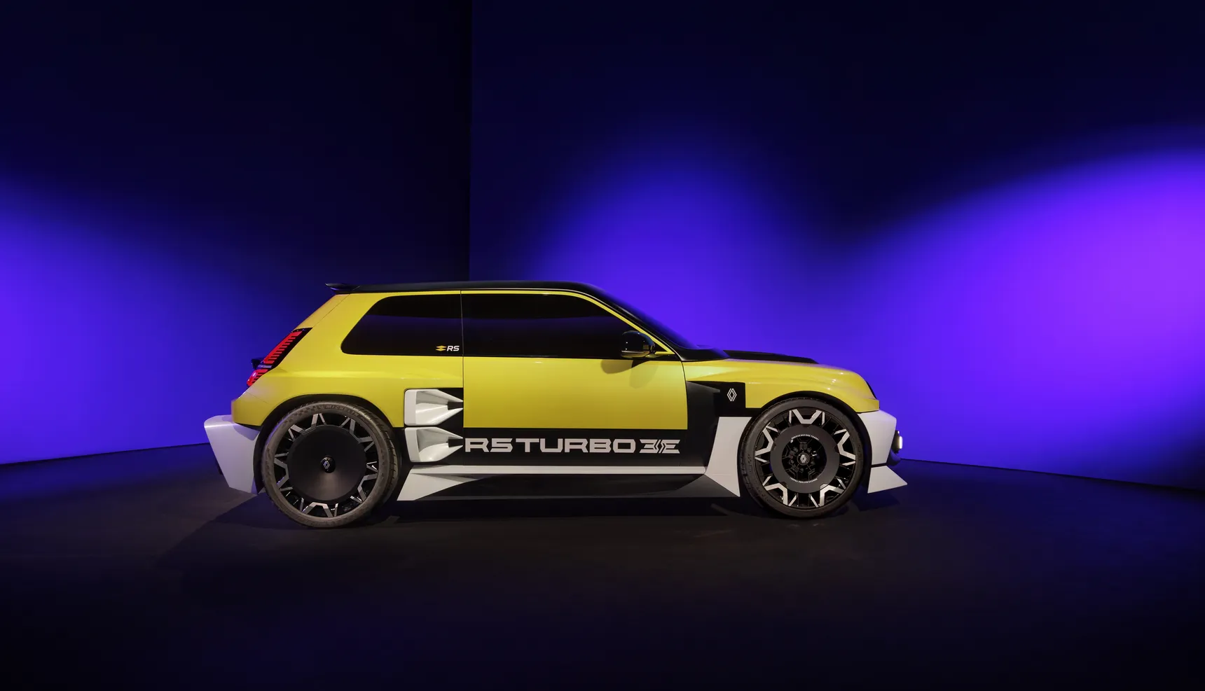 2025_Renault_5_Turbo_3E_Exterior_Rear_View_HD