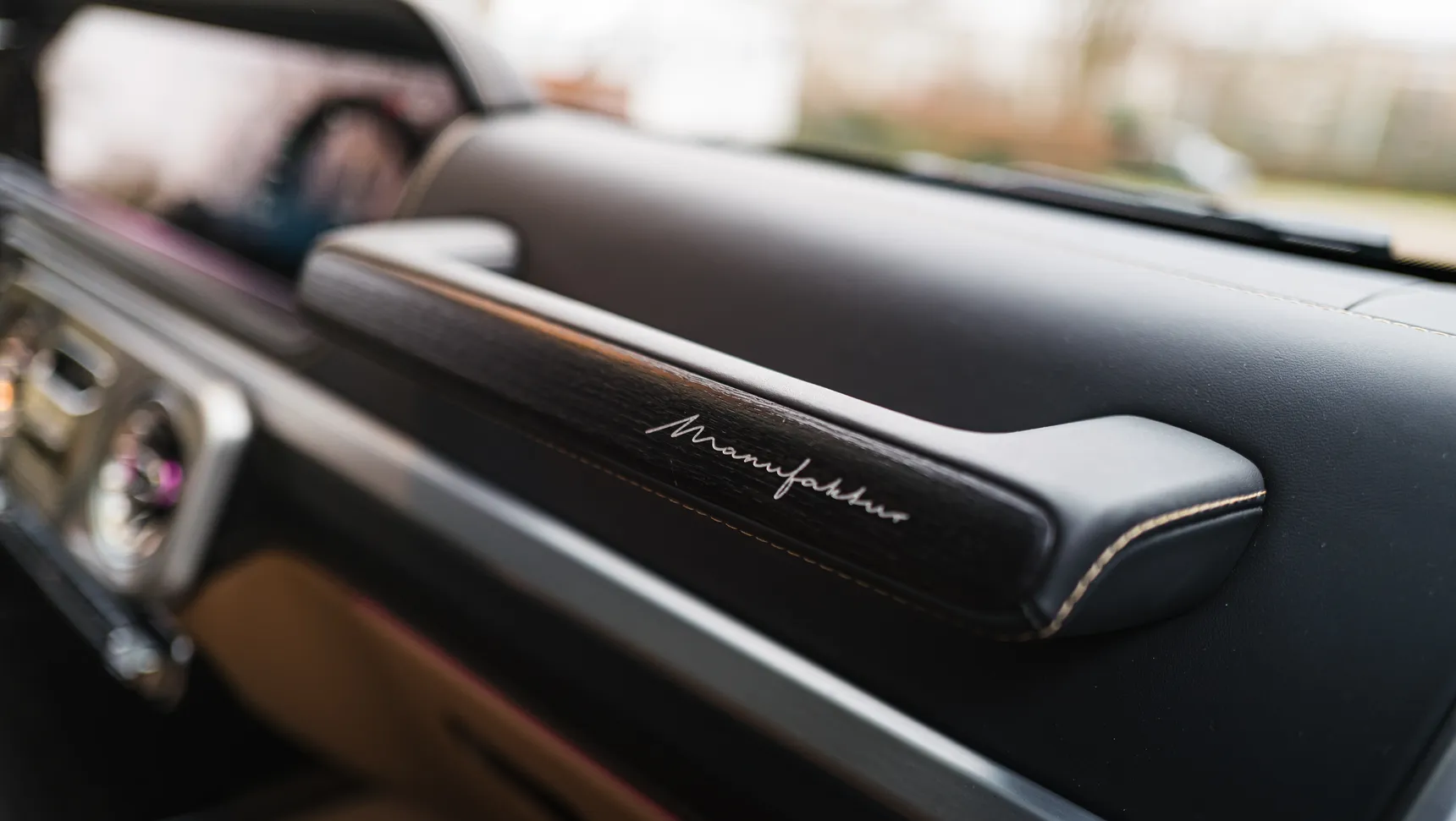 2025-Mercedes-Benz-GClass-G500-Manufaktur-Interior-HD