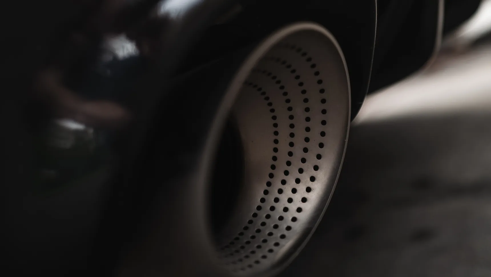 2025_Volkswagen_Golf_GTI_Clubsport-18_akrapovic_exhaust