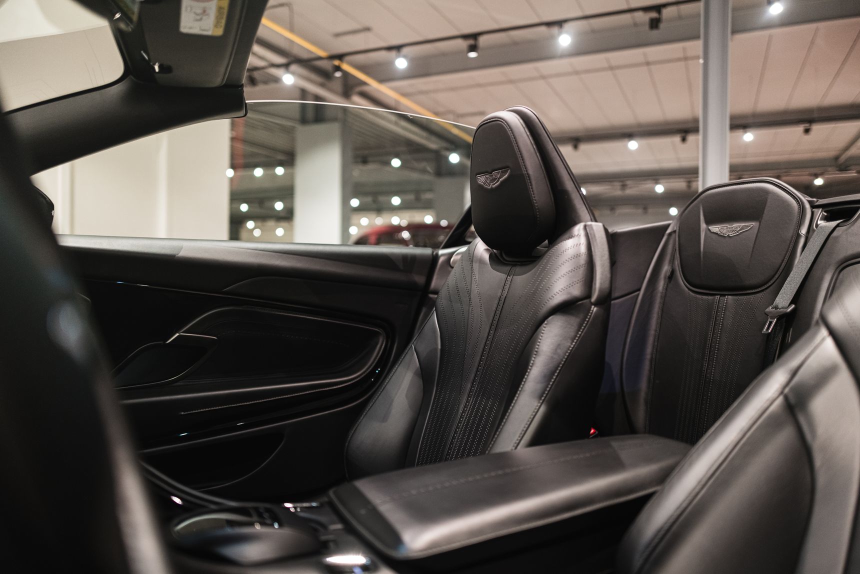 2019-AstonMartin-DB11Volante-MingBlue-Interior-CollectionVermant-HD