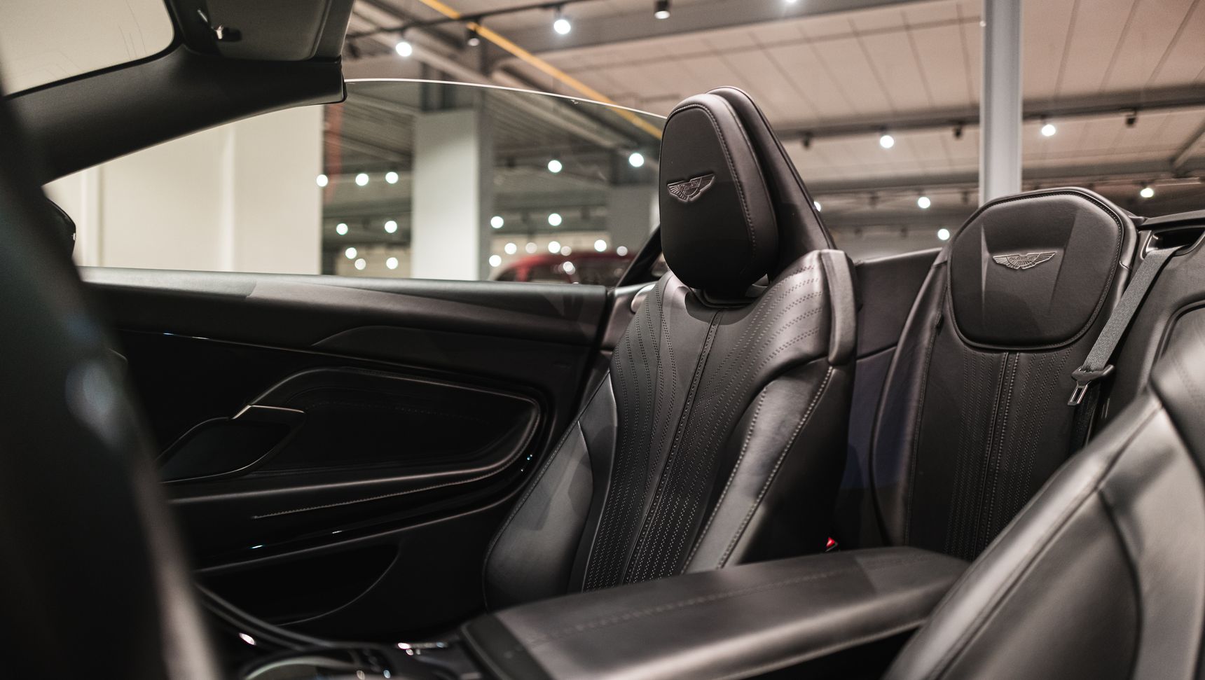 2019-AstonMartin-DB11Volante-MingBlue-Interior-CollectionVermant-HD