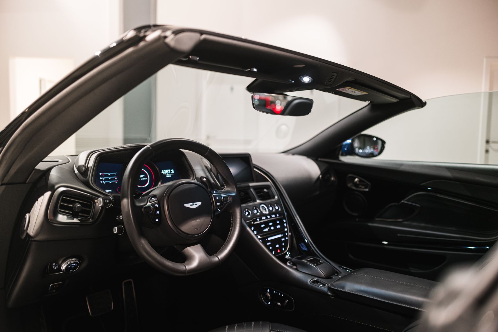 2019-AstonMartin-DB11Volante-MingBlue-Interior-CollectionVermant-HD