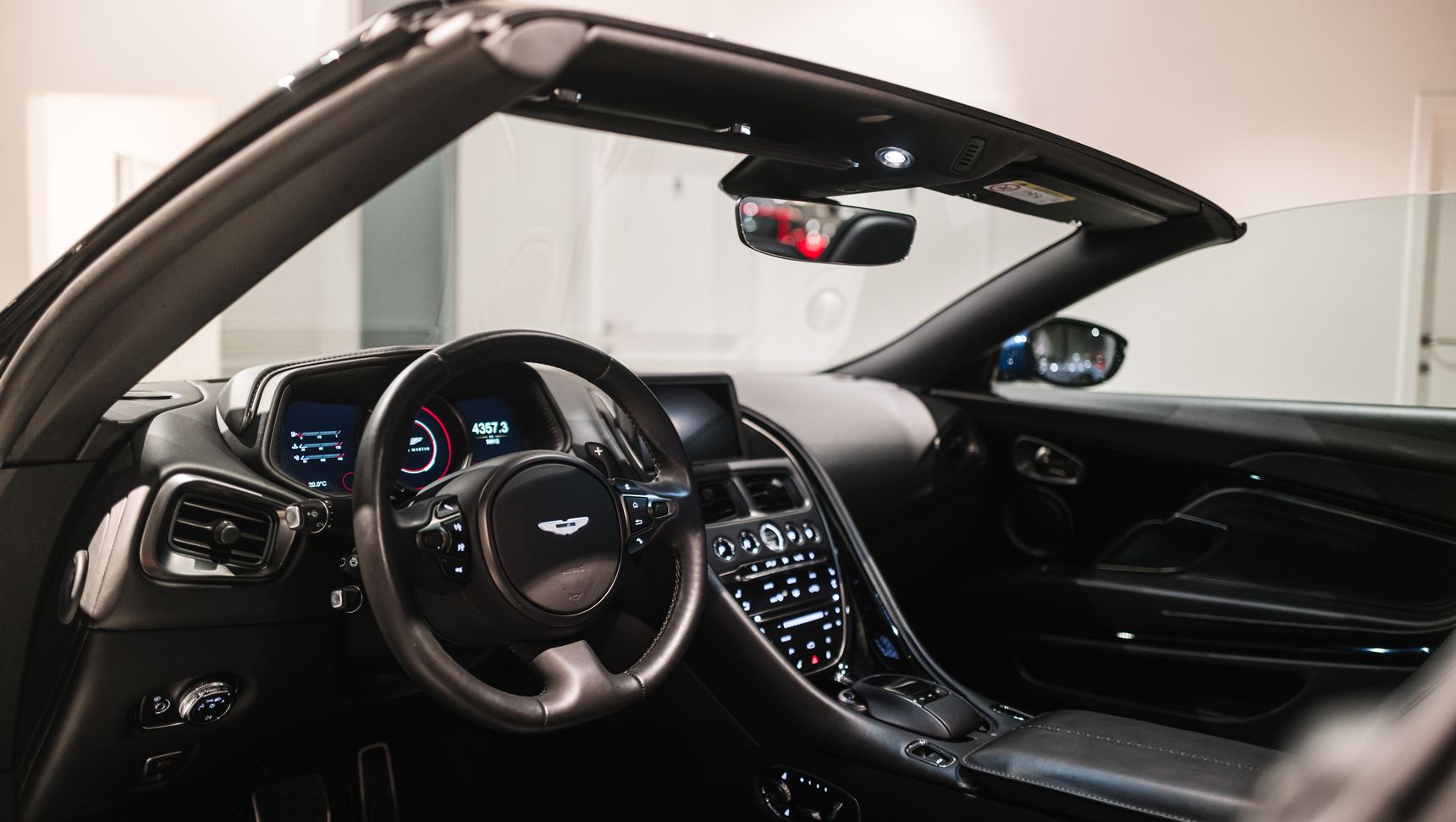 2019-AstonMartin-DB11Volante-MingBlue-Interior-CollectionVermant-HD