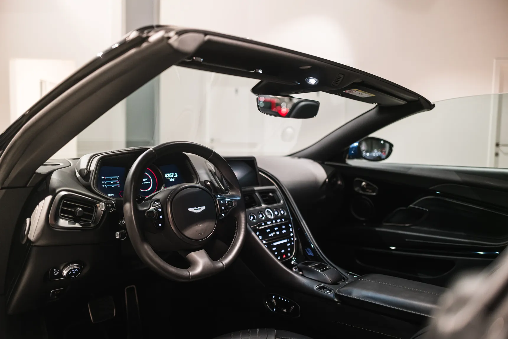 2019-AstonMartin-DB11Volante-MingBlue-Interior-CollectionVermant-HD