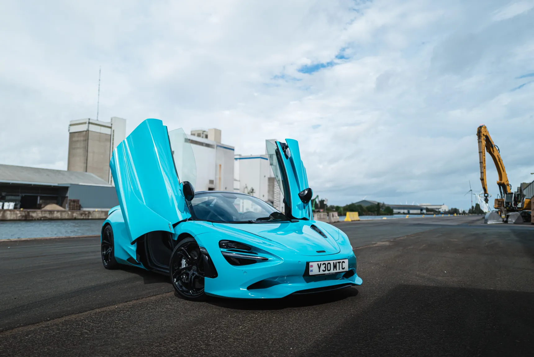 2025_McLaren_750S_Spider_MSO_Tokyo_Cyan_Front