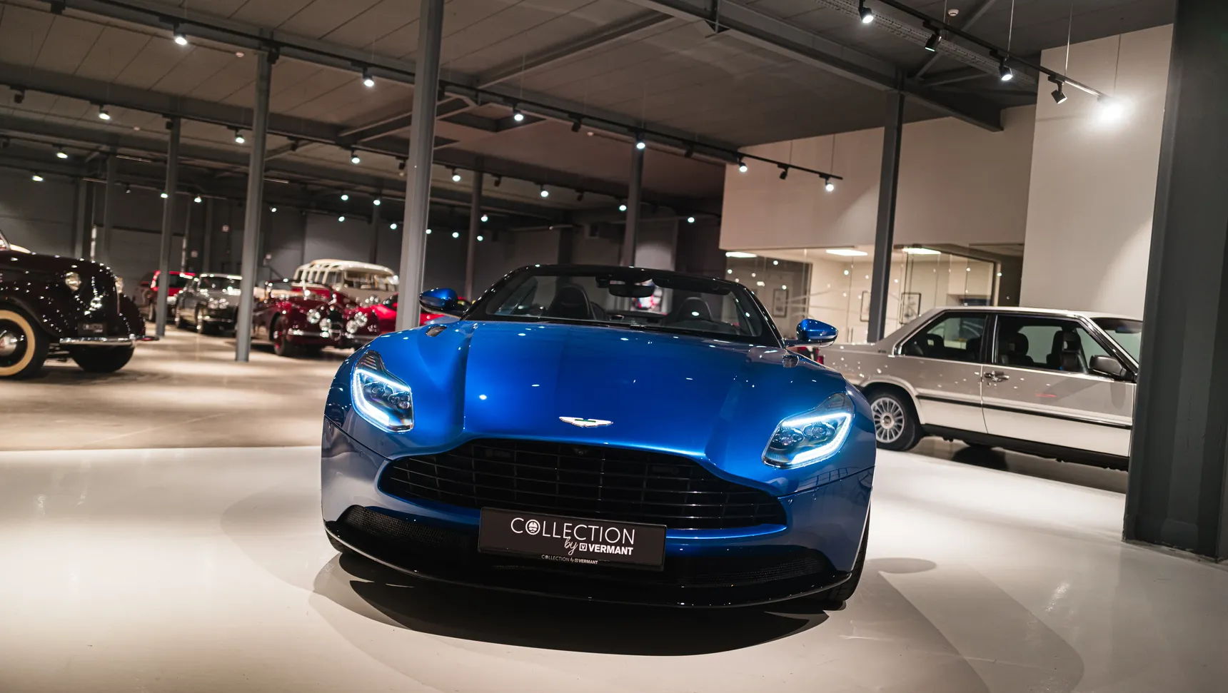 2019-AstonMartin-DB11Volante-MingBlue-Exterior-CollectionVermant-HD