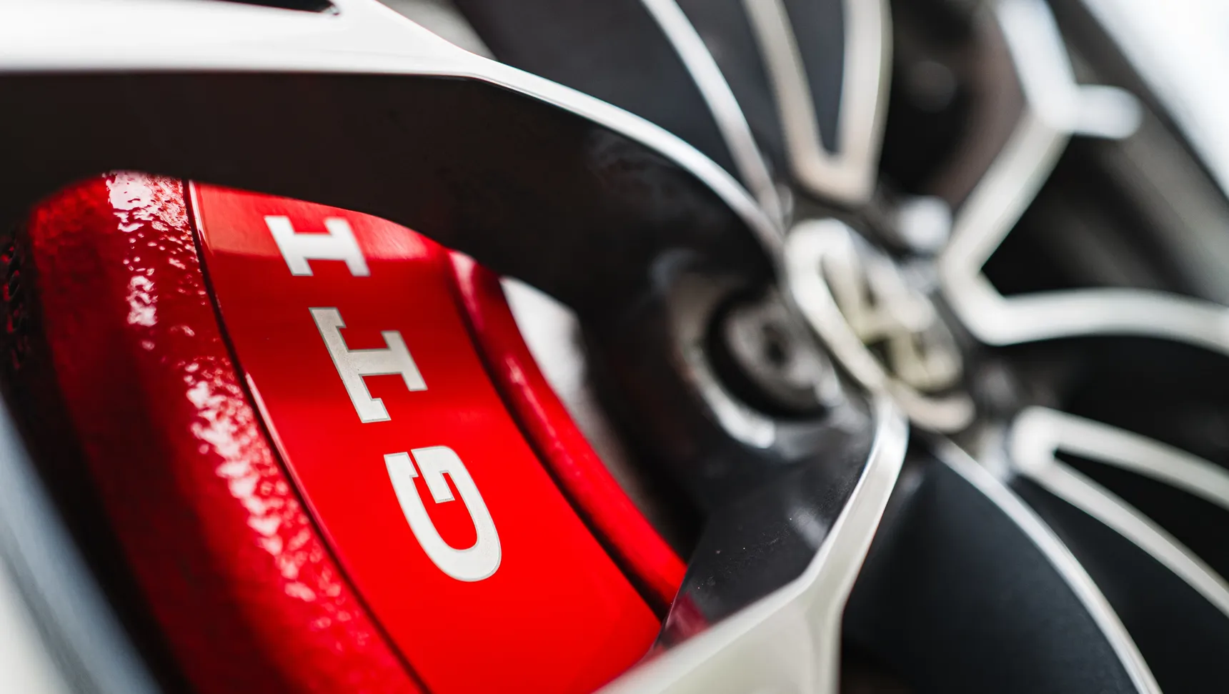 2025_Volkswagen_Golf_GTI_Clubsport-20_wheel_brake_caliper