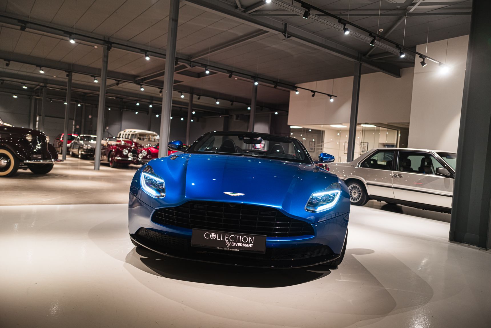 2019-AstonMartin-DB11Volante-MingBlue-Exterior-CollectionVermant-HD