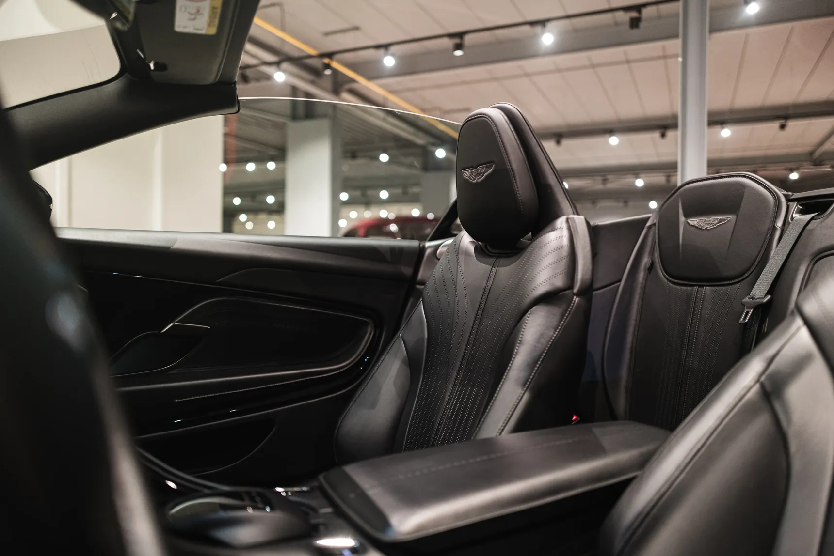 2019-AstonMartin-DB11Volante-MingBlue-Interior-CollectionVermant-HD