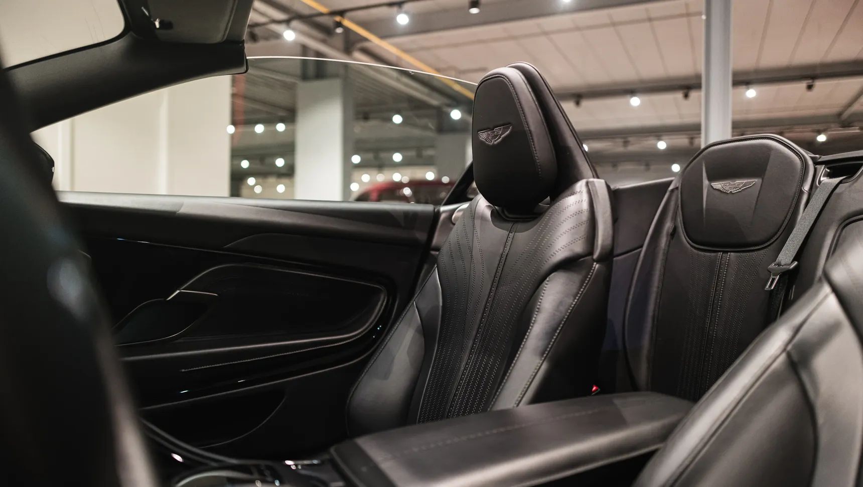 2019-AstonMartin-DB11Volante-MingBlue-Interior-CollectionVermant-HD