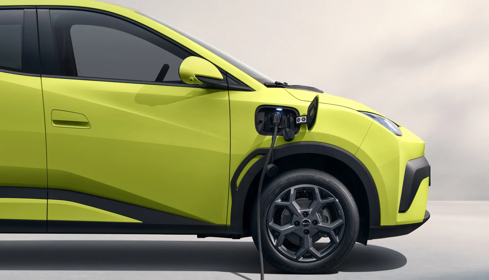 DOLPHIN_SURF_LHD_Green_Exterior_Charging_Port