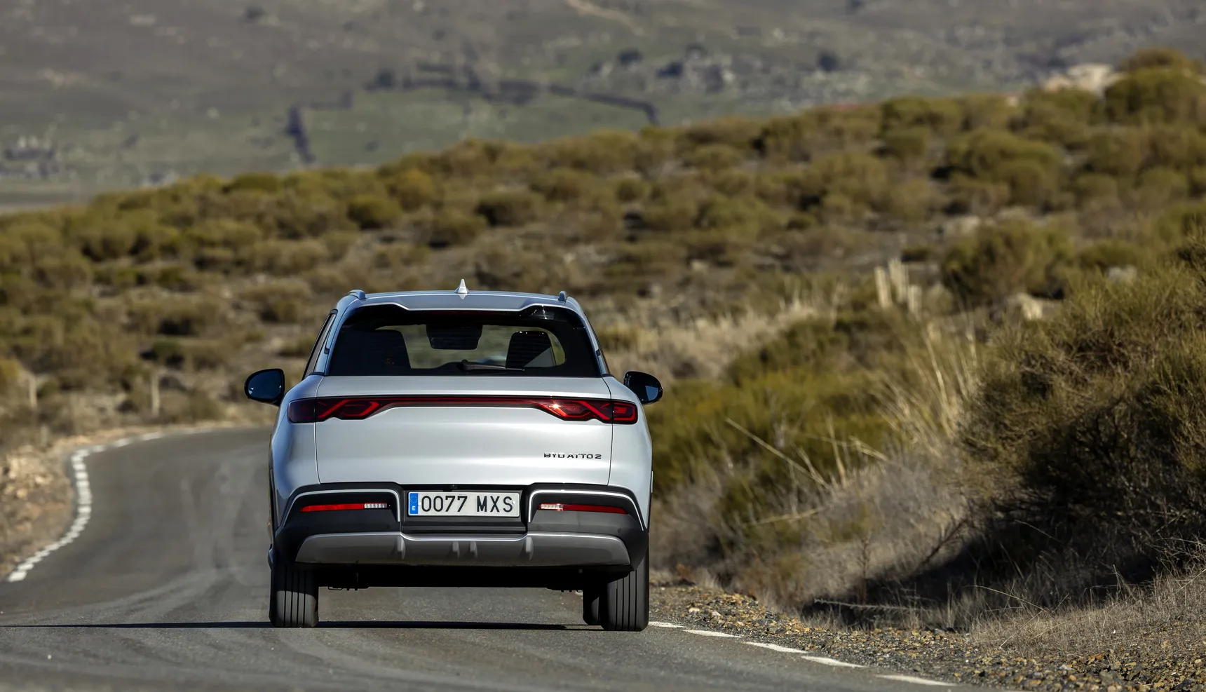 2025_BYD_Atto_2_Skiing_white