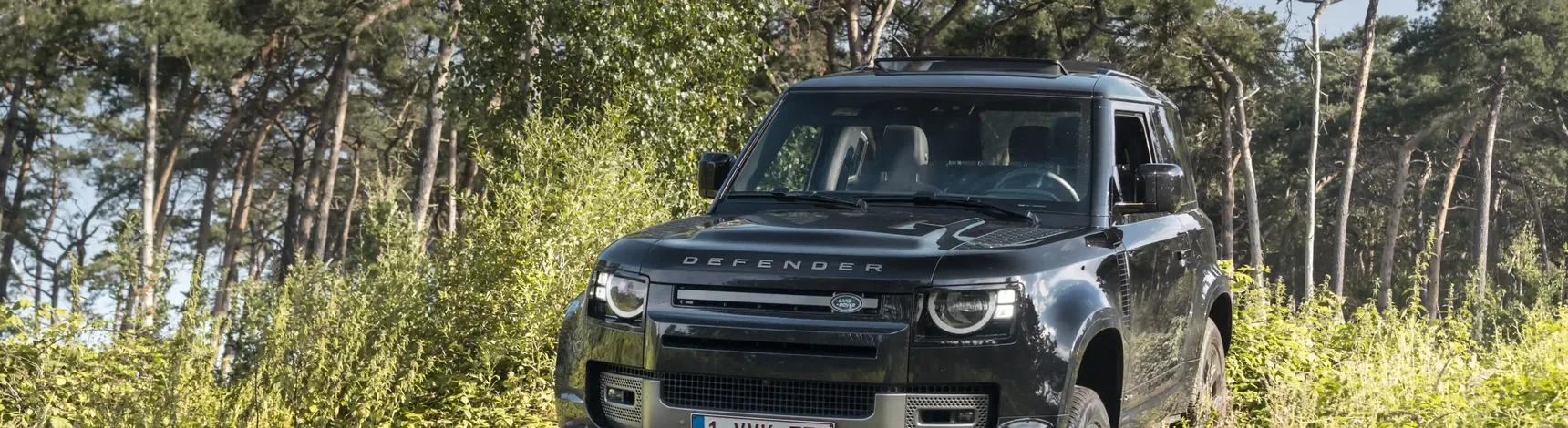 2024 Defender 90 P400 front three quarter