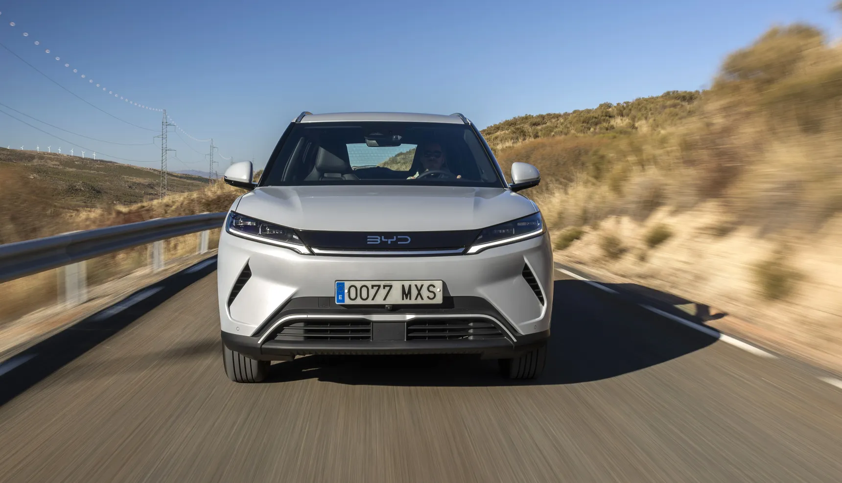 2025_BYD_Atto_2_Skiing_white