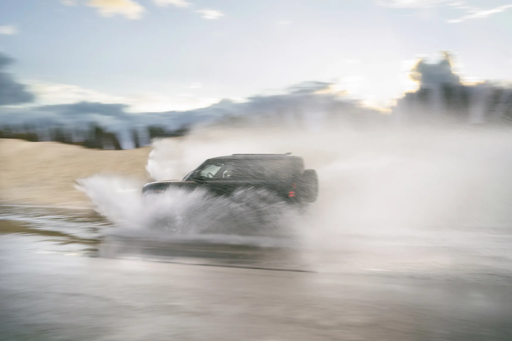 2024 Defender 90 P400 offroad water