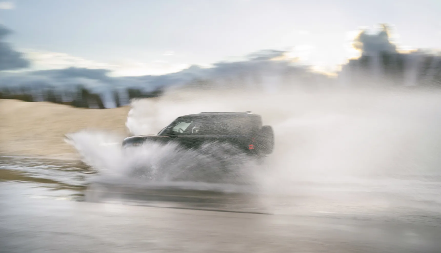 2024 Defender 90 P400 offroad water