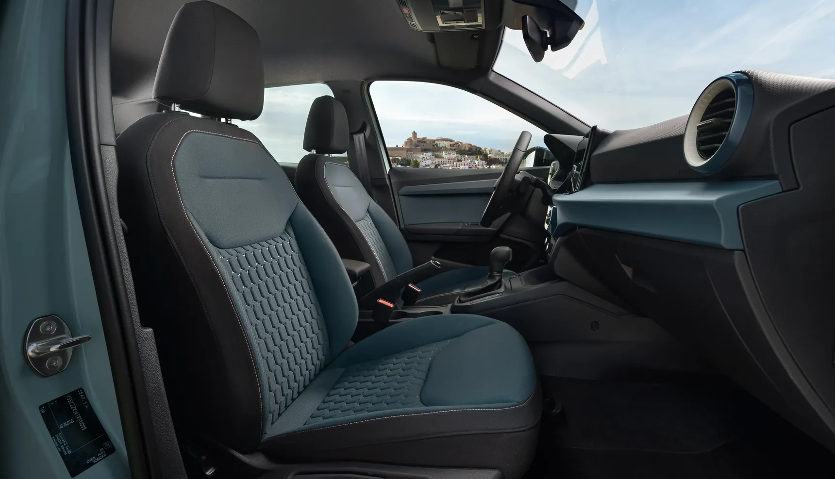 The-new-SEAT-Arona-steps-up-as-a-more-robust-urban-SUV-with-a-dynamic-character_HQ_Exterior