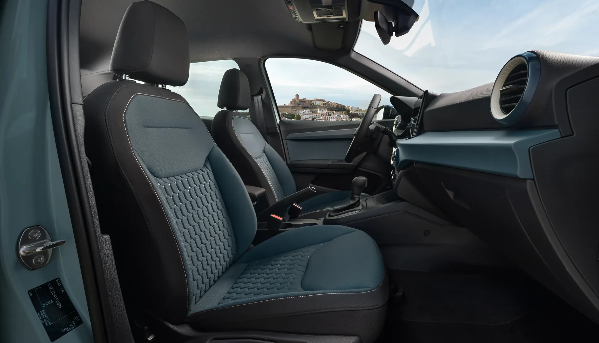 The-new-SEAT-Arona-steps-up-as-a-more-robust-urban-SUV-with-a-dynamic-character_HQ_Exterior
