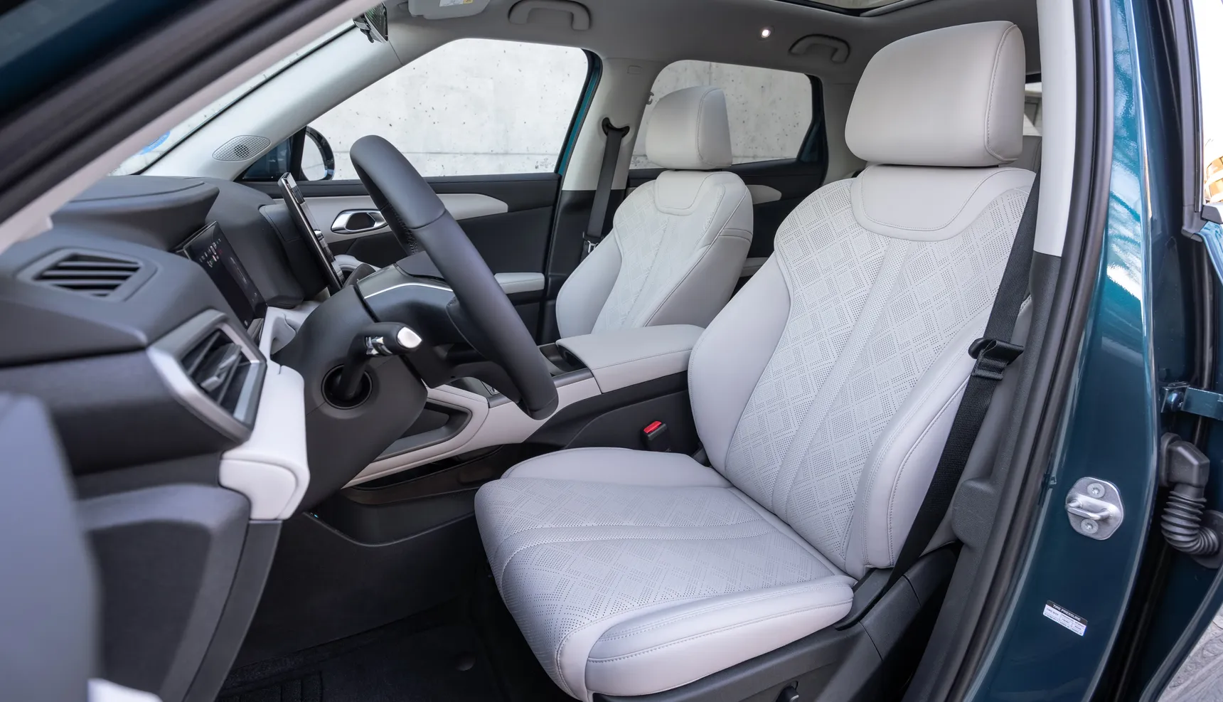 2025 BYD ATTO 2 DM-i Interiors HD