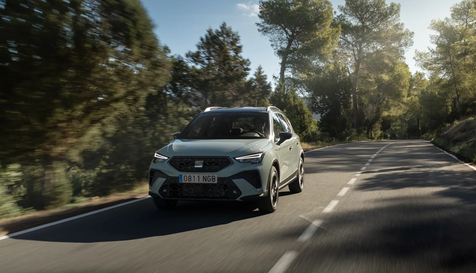 The-new-SEAT-Arona-steps-up-as-a-more-robust-urban-SUV-with-a-dynamic-character_HQ_Exterior