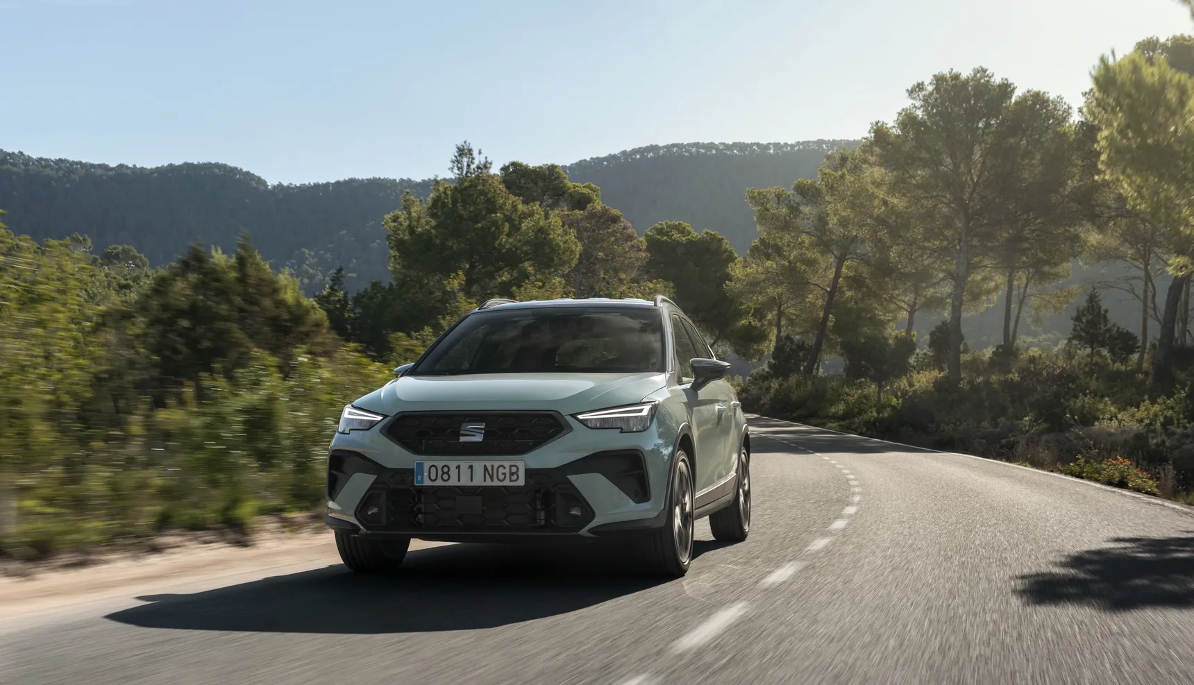 The-new-SEAT-Arona-steps-up-as-a-more-robust-urban-SUV-with-a-dynamic-character_HQ_Exterior