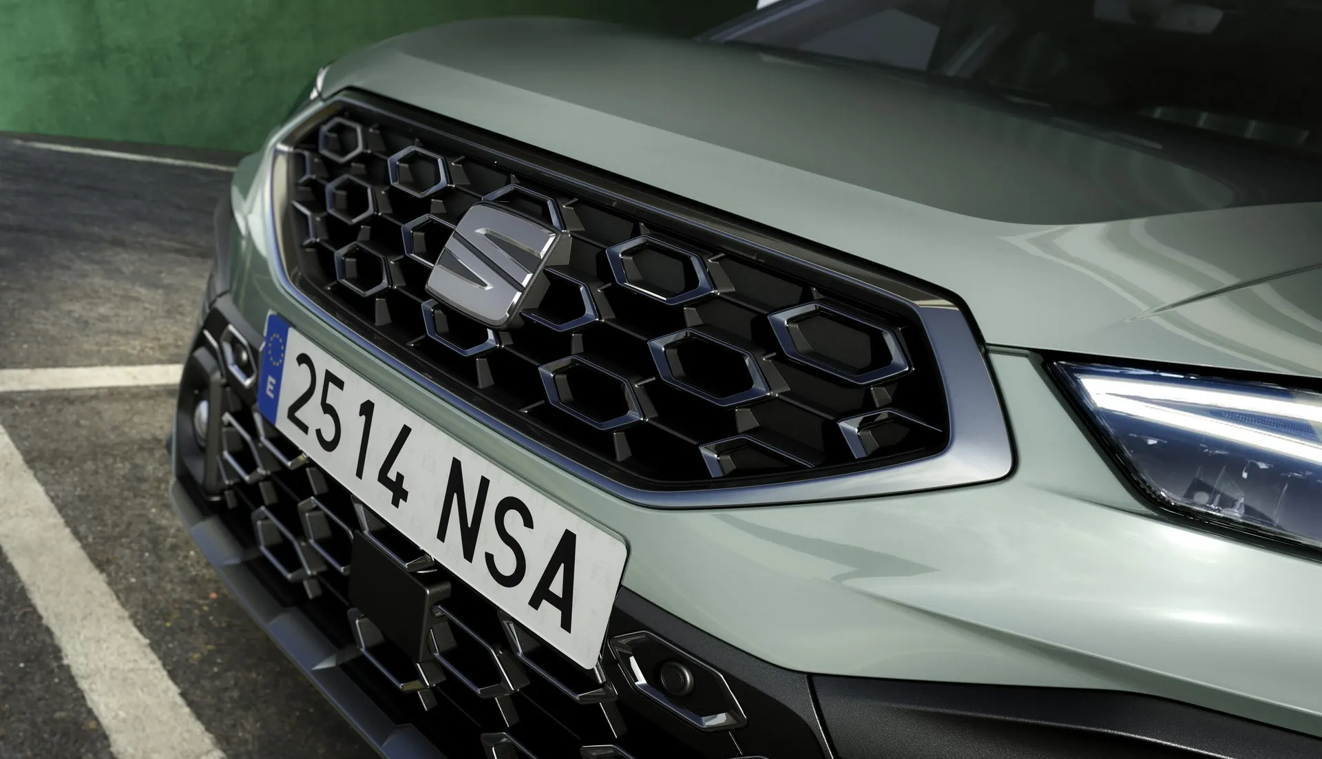 The-new-SEAT-Arona-steps-up-as-a-more-robust-urban-SUV-with-a-dynamic-character_HQ_Exterior