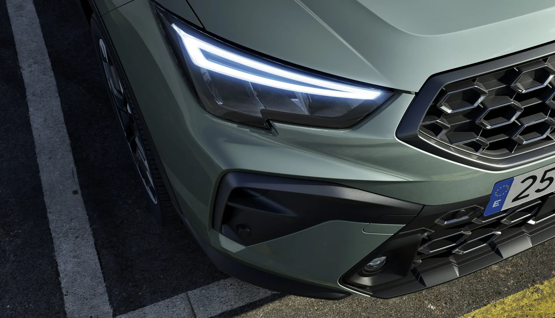 The-new-SEAT-Arona-steps-up-as-a-more-robust-urban-SUV-with-a-dynamic-character_HQ_Exterior