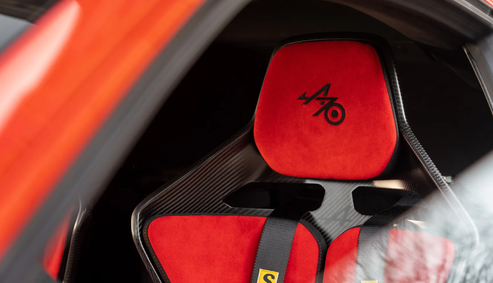 2025_ALPINE_A110R70_Interior