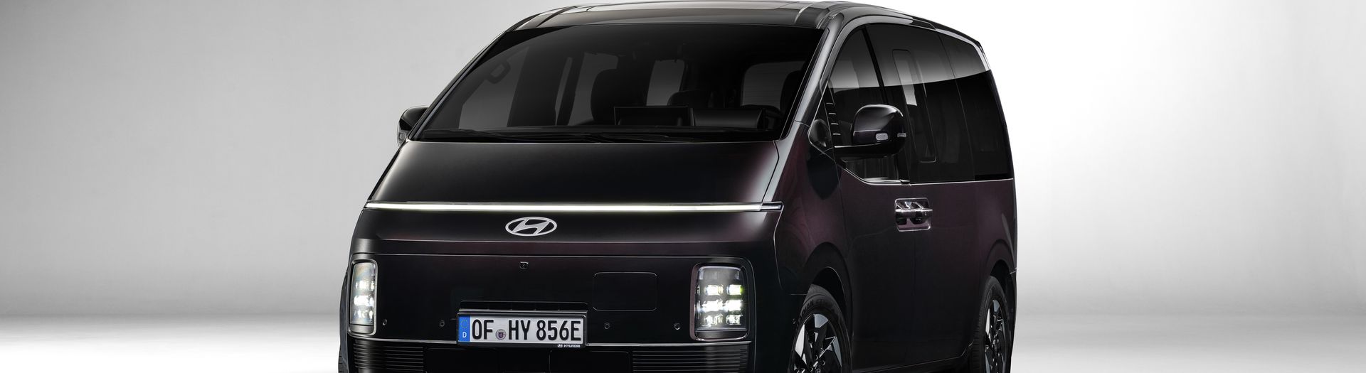 2026_Hyundai_STARIA_Electric_Exterior_Wallpaper_HD