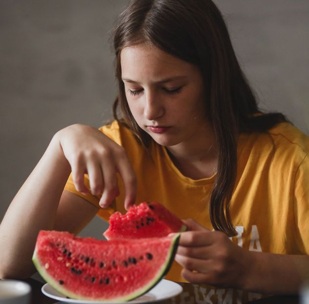How Summer Can Affect Eating Patterns in Kids and Teens