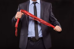 Sadismus: der sexuelle Lustgewinn durch das Zufügen von Schmerzen