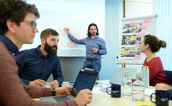 KVI-Employees in the Office