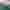 Zwei lächelnde Erwachsene in Rot und Blau sausen auf aufblasbaren Reifen die IKUNA Triple Tubing Bahn unter bewölktem Himmel hinunter.