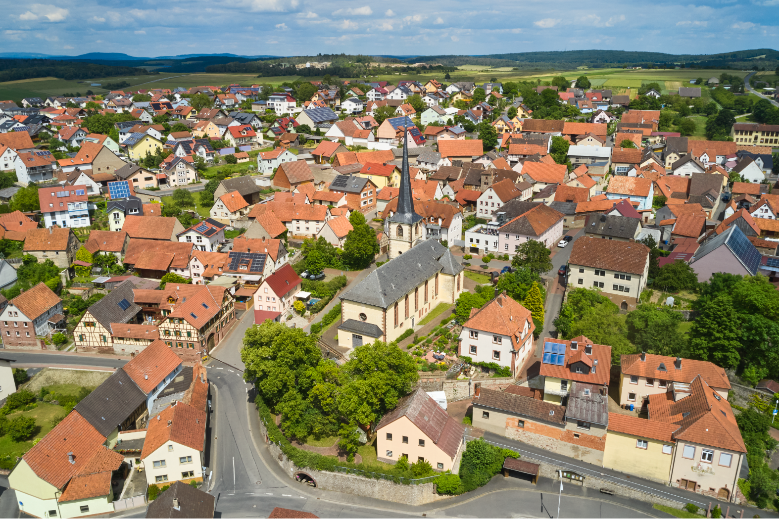 Drohnenbild vom Ort Steinfeld
