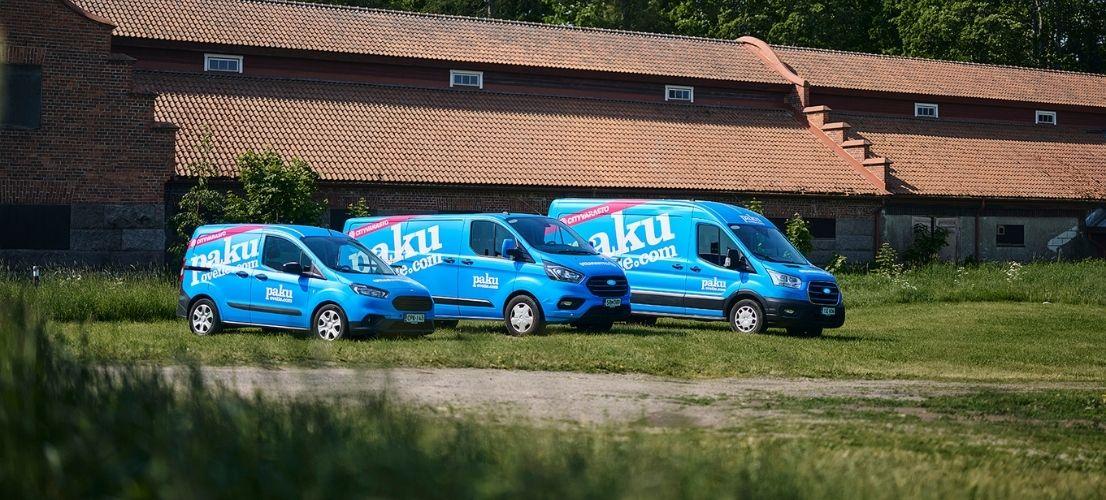 PakuOvelle.com pakettiautojen kolme kokoa rinnakkain – pikkupaku, citypaku ja isopaku vuokrattavissa pääkaupunkiseudulla