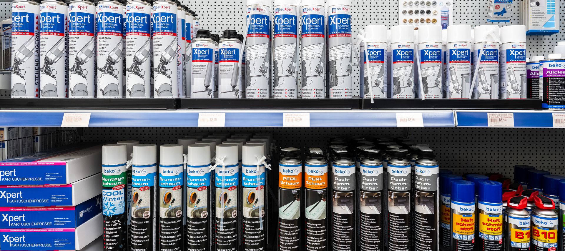 Xpert Montageschaum und Zubehör im Fachmarktregal bei bauXpert