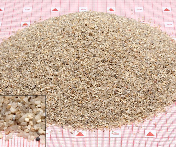 Quarzkies liegt locker aufgebracht und verleiht Beeten und Wegen eine natürliche, freundliche Ausstrahlung.