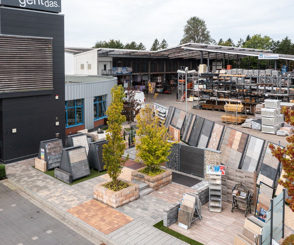 Die Gartenausstellung ist aus der Vogelperspektive zu sehen und zeigt verschiedene Musterflächen, Zäune und Gestaltungselemente.