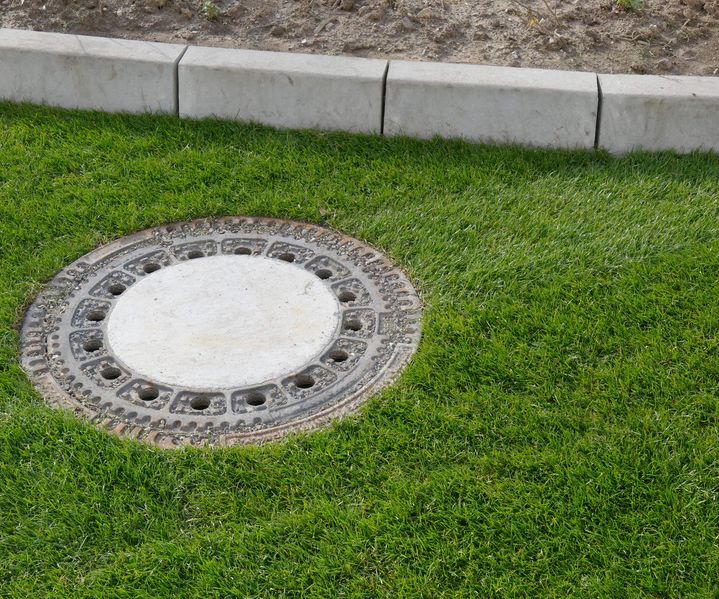 Schachtdeckel im Tiefbau für Kanal- und Entwässerungssysteme