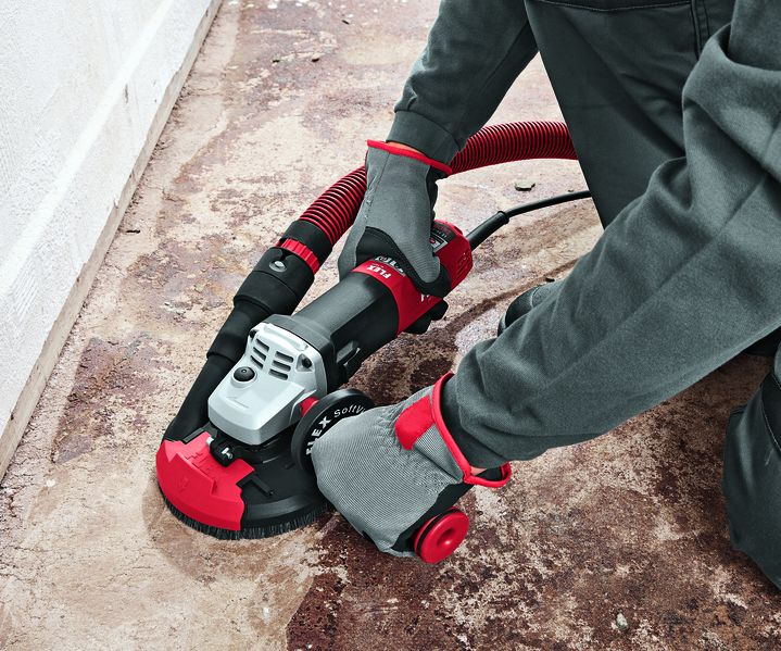 Ein Winkelschleifer wird zum Trennen oder Schleifen von Metall oder Stein verwendet.